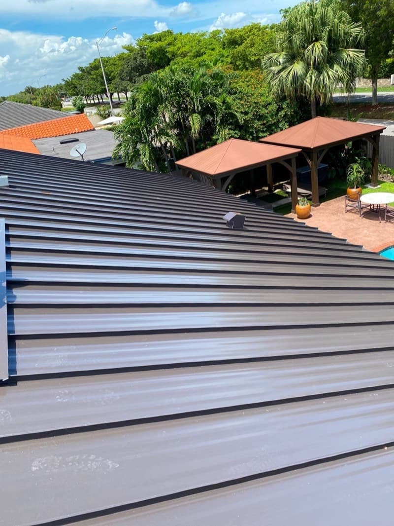 Standing seam metal roof on Florida home